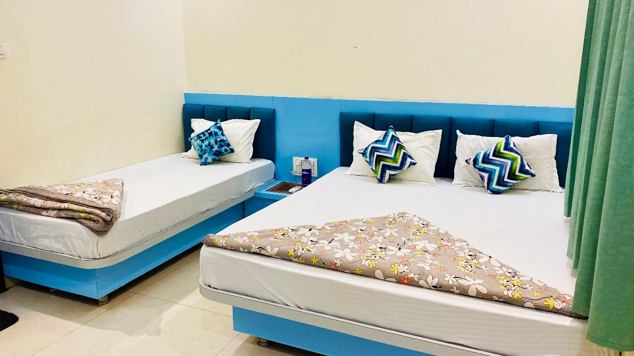 Deluxe Triple Room at Hotel Narmada Shree, Omkareshwar